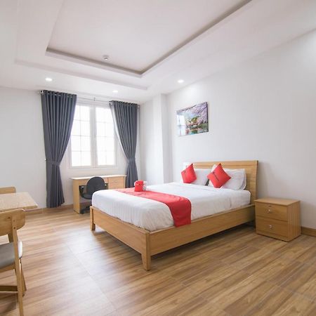 Готель Reddoorz Premium Near E-Town Хошимін Екстер'єр фото