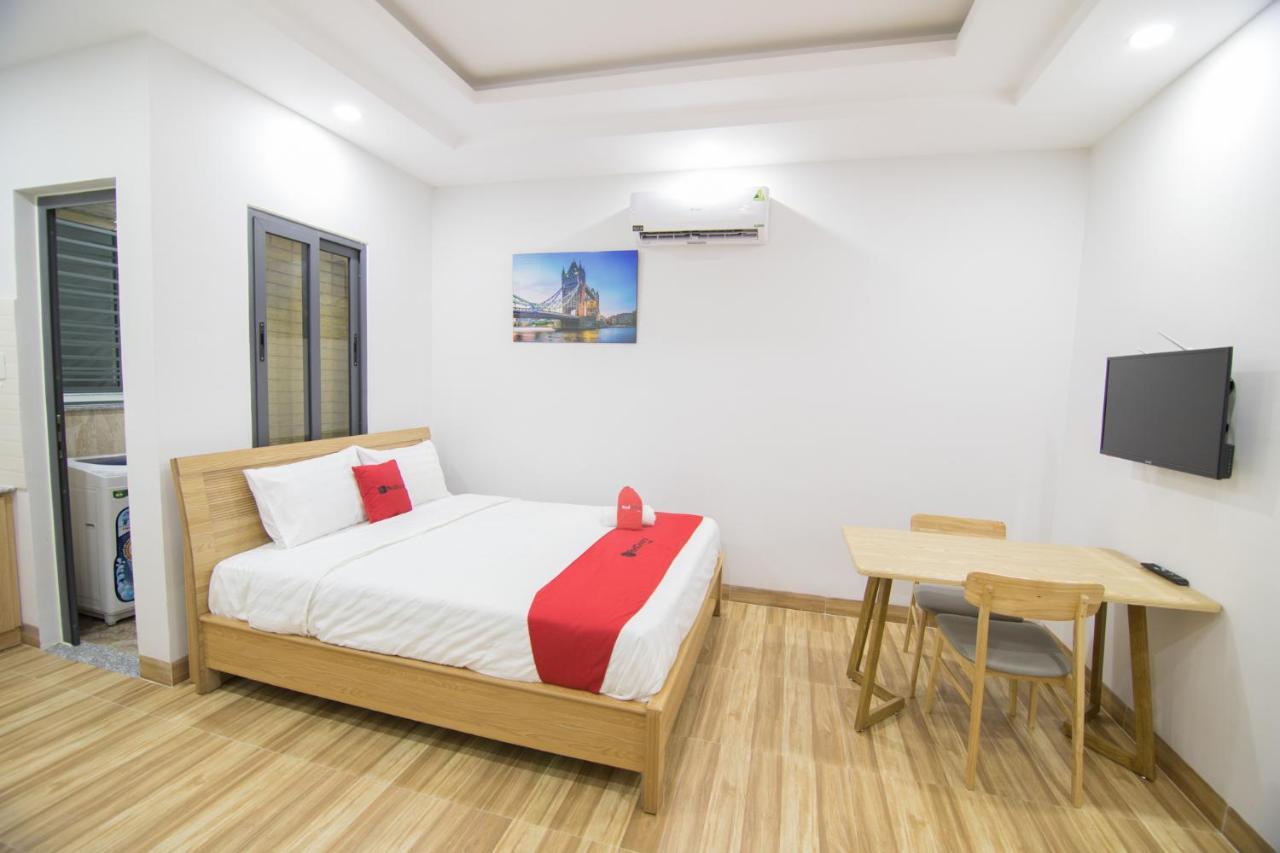 Готель Reddoorz Premium Near E-Town Хошимін Екстер'єр фото