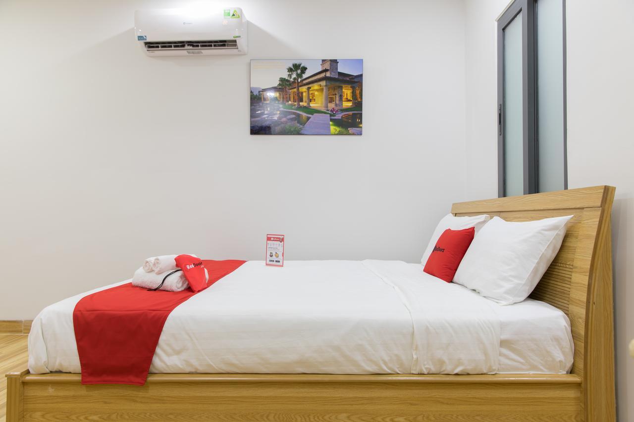 Готель Reddoorz Premium Near E-Town Хошимін Екстер'єр фото
