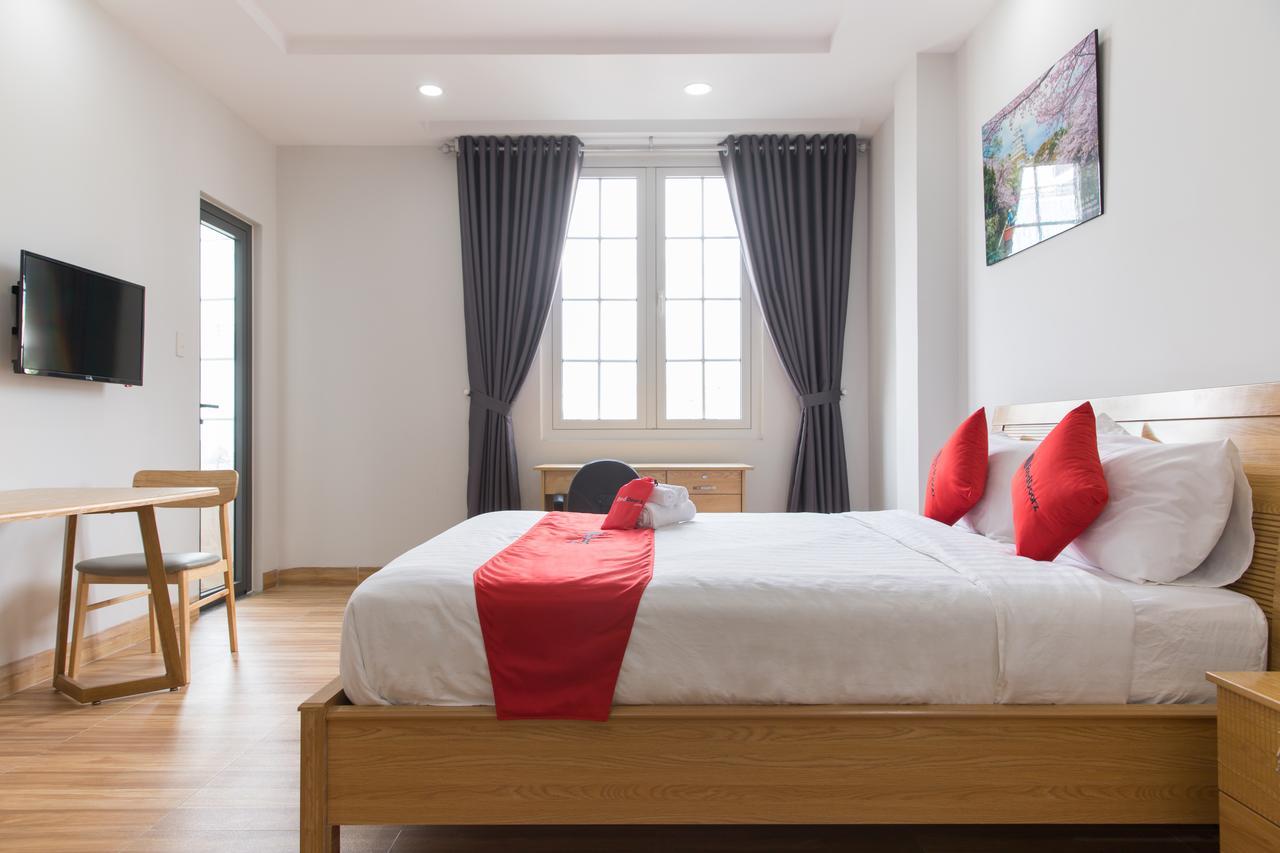 Готель Reddoorz Premium Near E-Town Хошимін Екстер'єр фото