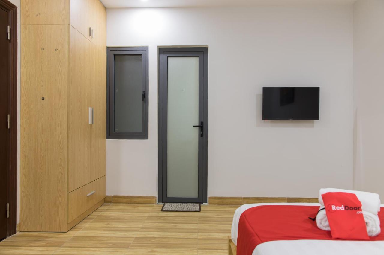 Готель Reddoorz Premium Near E-Town Хошимін Екстер'єр фото