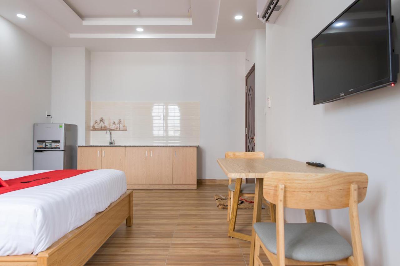 Готель Reddoorz Premium Near E-Town Хошимін Екстер'єр фото