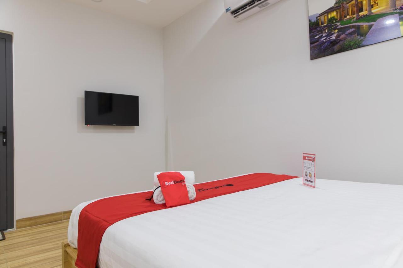 Готель Reddoorz Premium Near E-Town Хошимін Екстер'єр фото